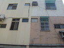 外牆彈性漆施工後與隔壁形成強烈對比